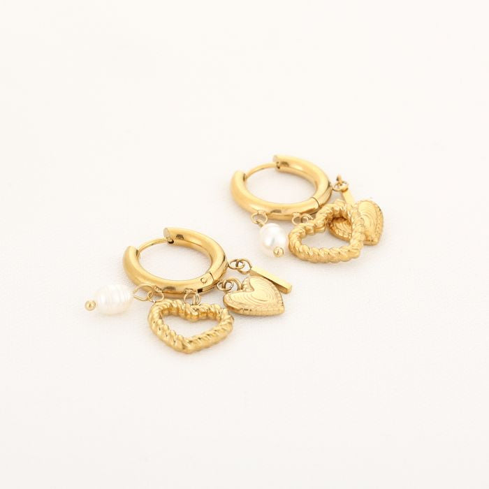 Creolen met Hartjesbedels – Stainless Steel Oorbellen Goudkleurig